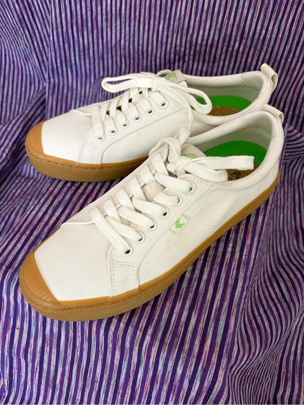 Cariuma White Canvas Sneakers with Gum Sole